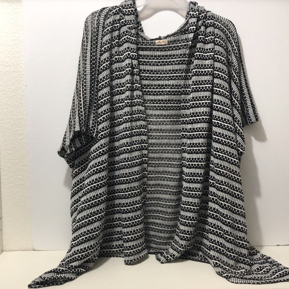 Hollister Other - Hollister Women One Size Geometric Cover Up Hoodie Tunic Poncho White/Black